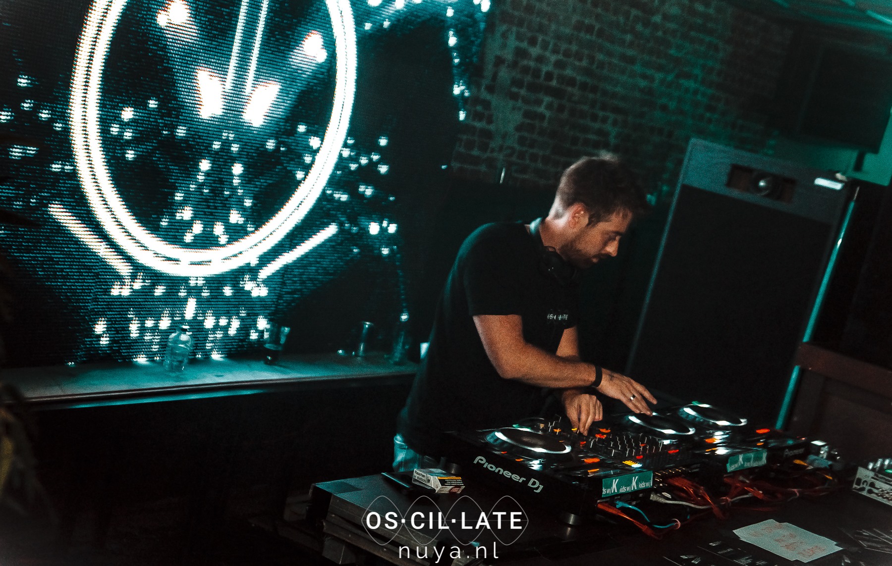 oscillate_MonoKroma_photoby_nuya (2)